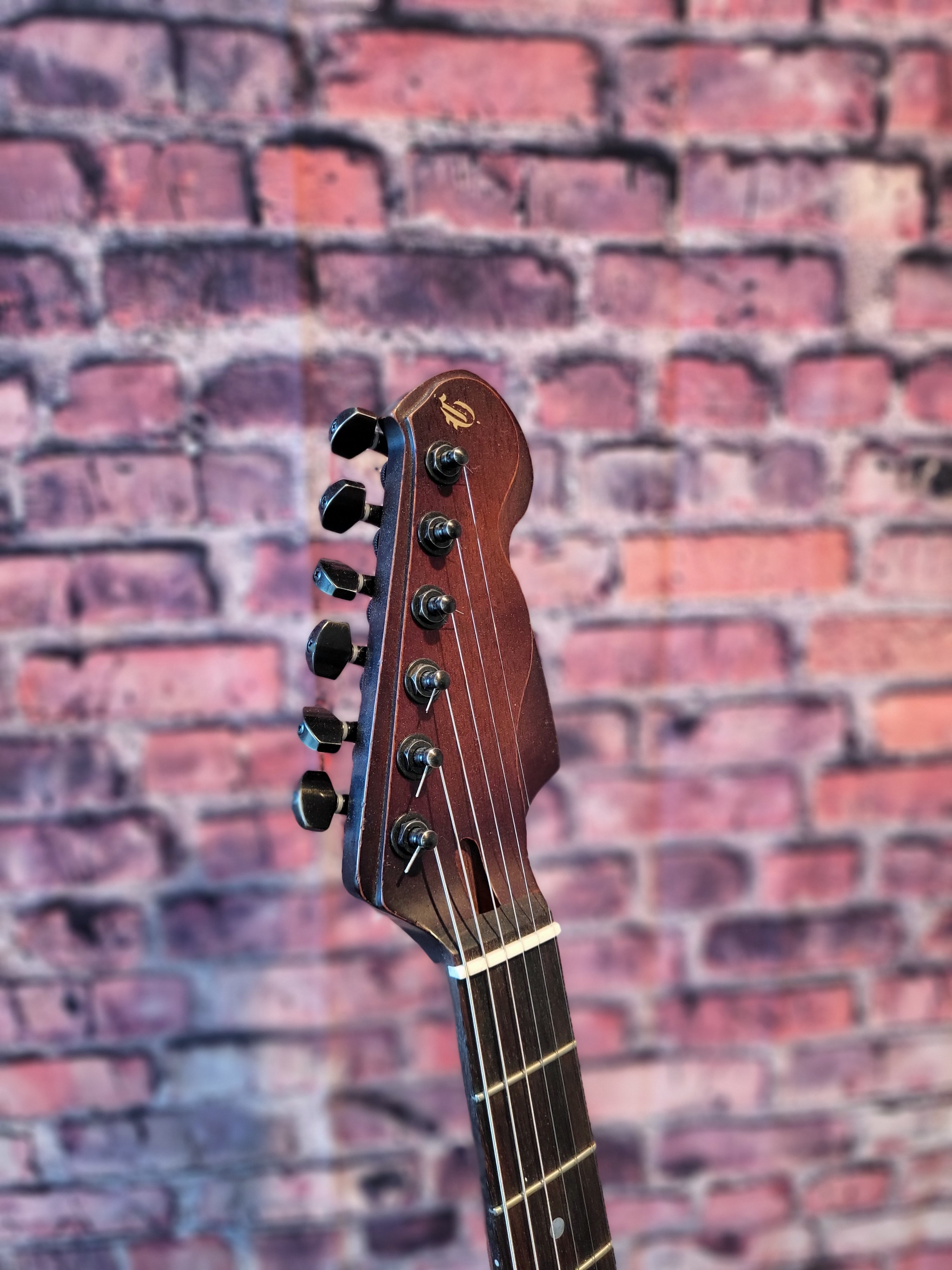 Hummer Vibro Stepped Headstock